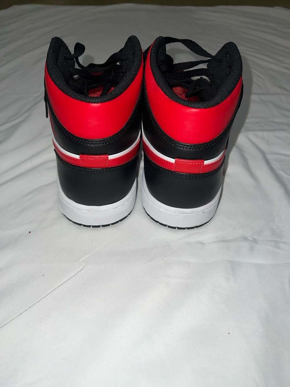 Air Jordan 1 Mid Bred Toe Black Fire Red White 554724-079 - Picture 3 of 5